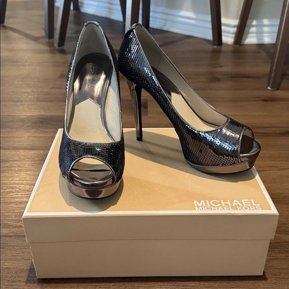 Michael Kors Josie Peep Toe Heels in Gunmetal. Size 8 - Picture 1 of 7